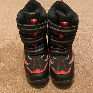 Boys size 1  totes winter boots